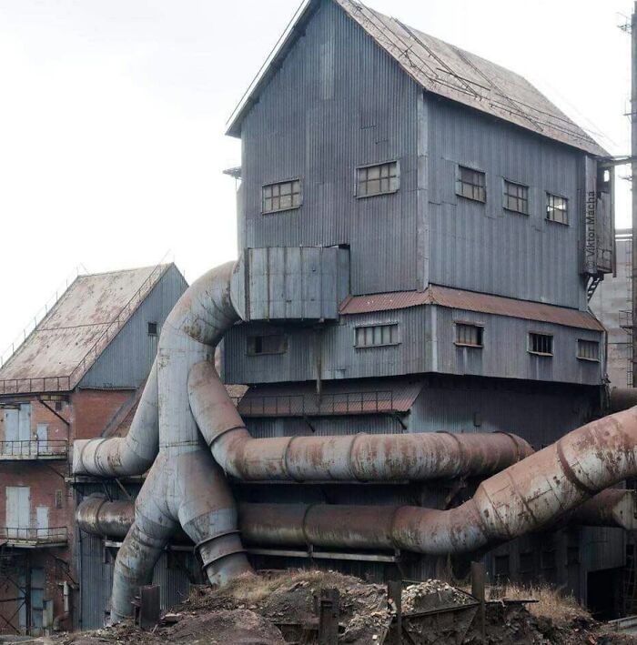 30 Buildings That Have Such An Evil Aura That They Could Be Supervillain Headquarters (New Pics) 30 Buildings That Have Such An Evil Aura That They Could Be Supervillain Headquarters (New Pics)