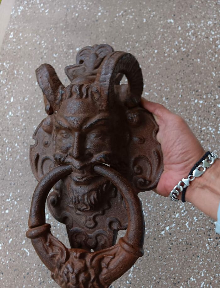 50 Times People Found The Funniest And Weirdest Things While Shopping Secondhand 50 Times People Found The Funniest And Weirdest Things While Shopping Secondhand