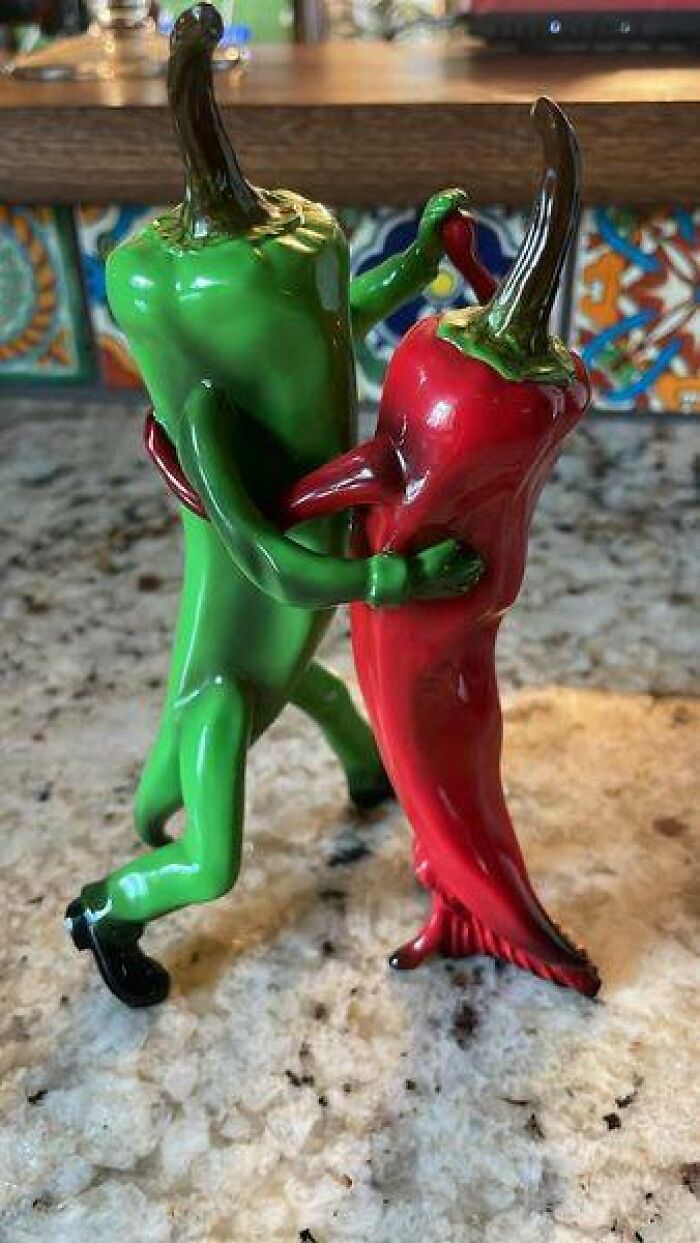 50 Times People Found The Funniest And Weirdest Things While Shopping Secondhand 50 Times People Found The Funniest And Weirdest Things While Shopping Secondhand