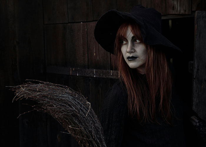 50 Haunted House Employees Share The Things People Did To Make Them Break Character 50 Haunted House Employees Share The Things People Did To Make Them Break Character