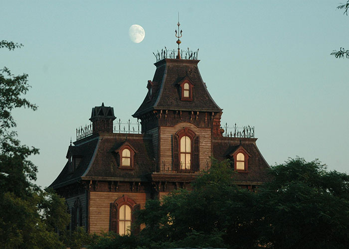 50 Haunted House Employees Share The Things People Did To Make Them Break Character 50 Haunted House Employees Share The Things People Did To Make Them Break Character