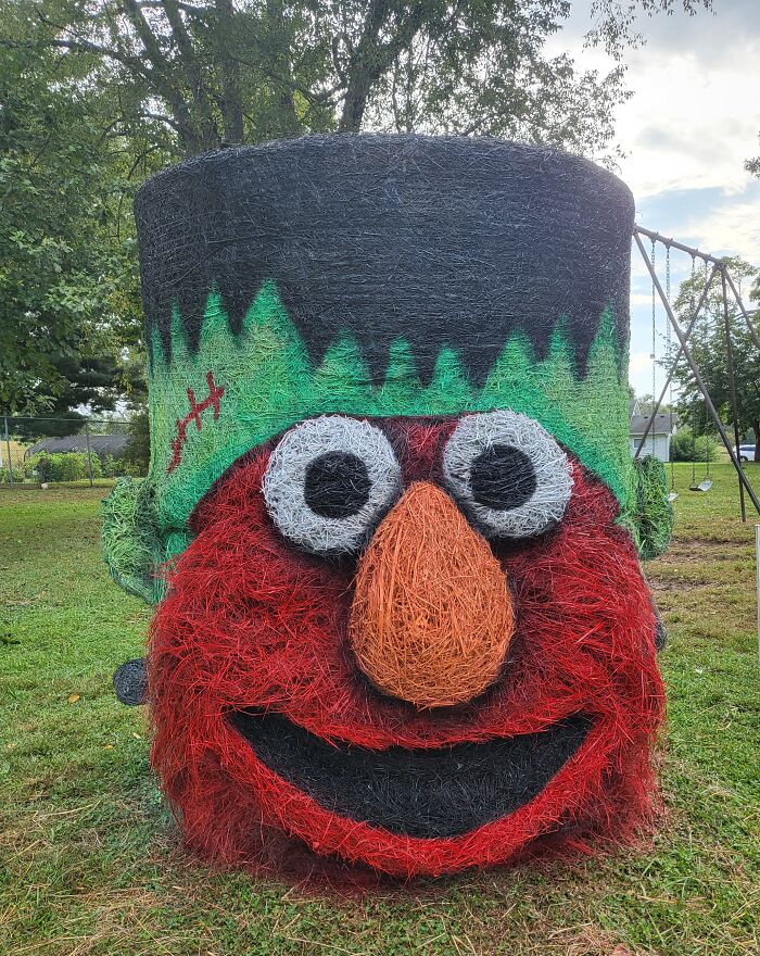 My Halloween Hay Bale Art To Brighten Your Day (12 New Pics) My Halloween Hay Bale Art To Brighten Your Day (12 New Pics)