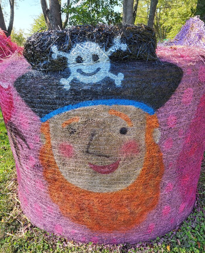 My Halloween Hay Bale Art To Brighten Your Day (12 New Pics) My Halloween Hay Bale Art To Brighten Your Day (12 New Pics)