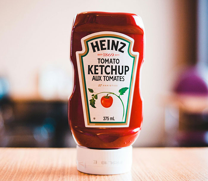 Days After Apologizing For Erasing Black Dads, Heinz Slammed For New “Blackface” Ketchup Ad Days After Apologizing For Erasing Black Dads, Heinz Slammed For New “Blackface” Ketchup Ad