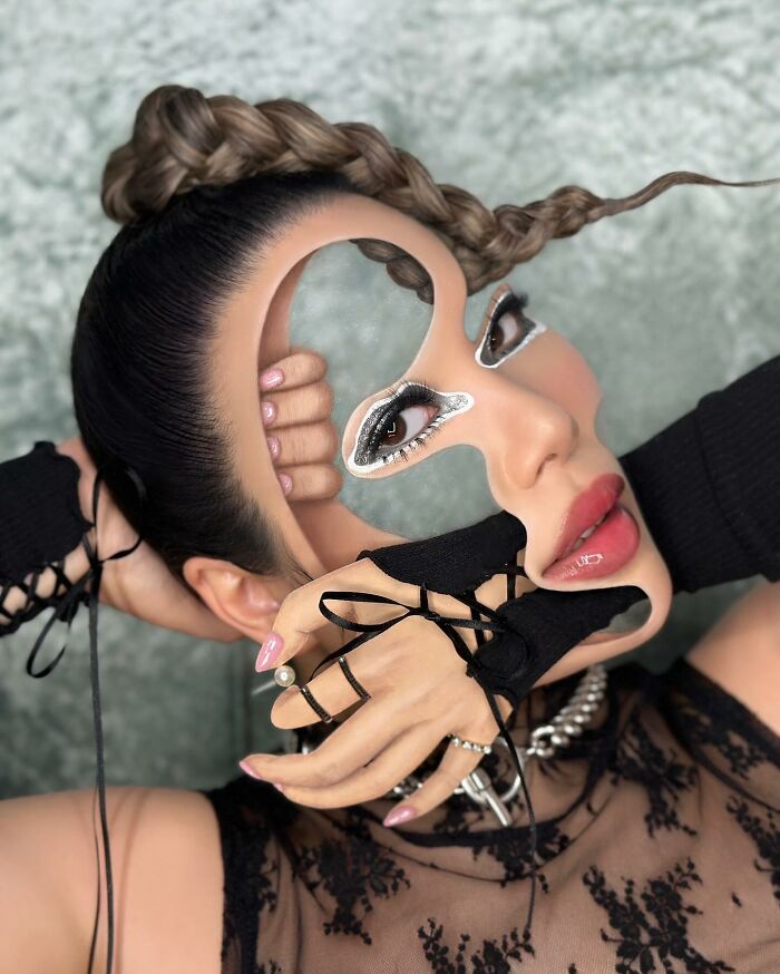29 Incredible Makeup Illusions By This Artist That Might Make You Question Reality (New Pics) 29 Incredible Makeup Illusions By This Artist That Might Make You Question Reality (New Pics)