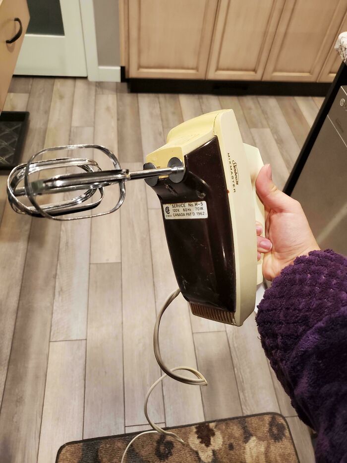 &ldquo;A Wedding Present In 1908&rdquo;: 30 Folks Who Still Use The Same Appliance Years Later