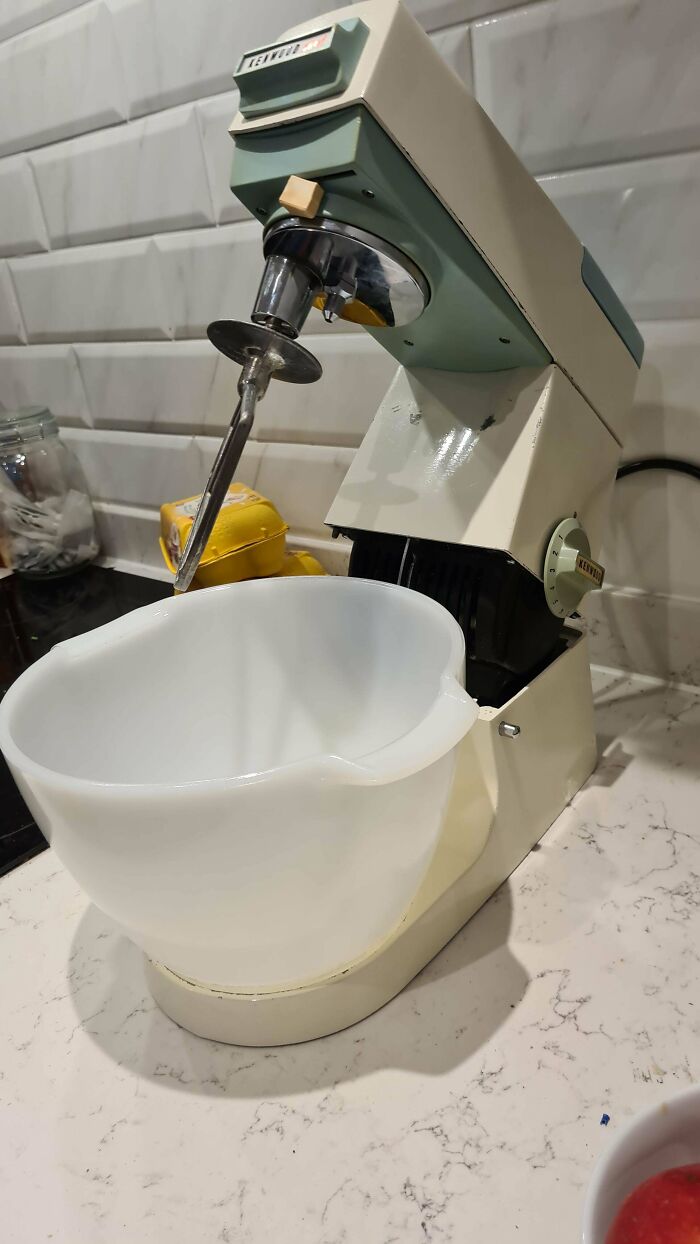 &ldquo;A Wedding Present In 1908&rdquo;: 30 Folks Who Still Use The Same Appliance Years Later