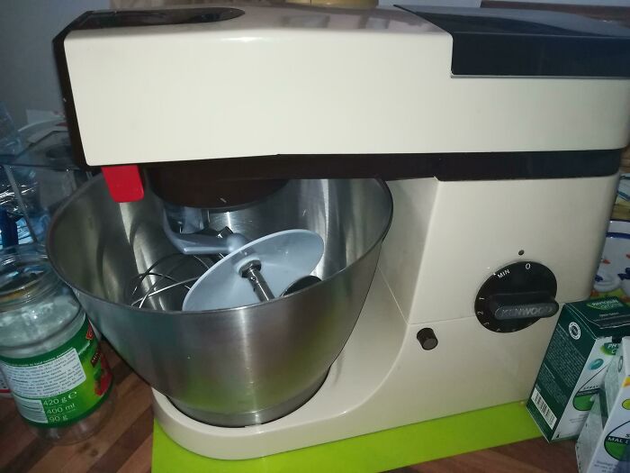 &ldquo;A Wedding Present In 1908&rdquo;: 30 Folks Who Still Use The Same Appliance Years Later