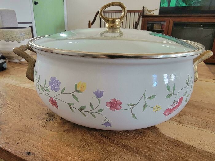 &ldquo;A Wedding Present In 1908&rdquo;: 30 Folks Who Still Use The Same Appliance Years Later