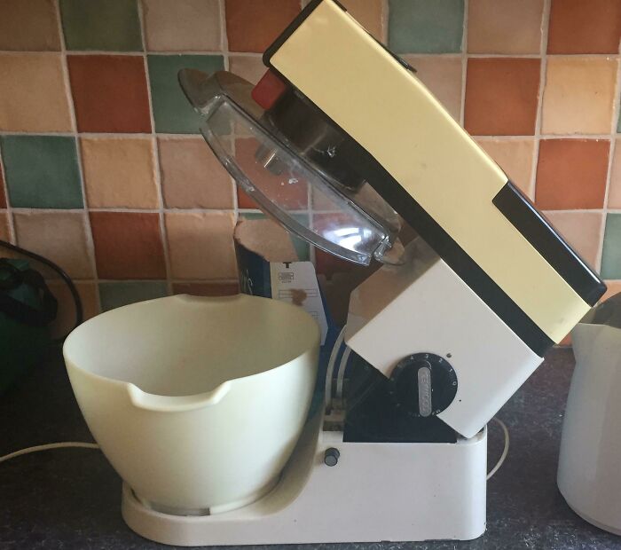 &ldquo;A Wedding Present In 1908&rdquo;: 30 Folks Who Still Use The Same Appliance Years Later