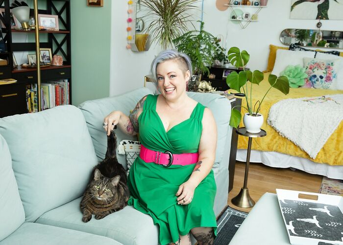 33 Women And Their Cats Breaking The ‘Crazy Cat Lady’ Stereotype Through BriAnne Wills’s Project (New Pics) 33 Women And Their Cats Breaking The ‘Crazy Cat Lady’ Stereotype Through BriAnne Wills’s Project (New Pics)