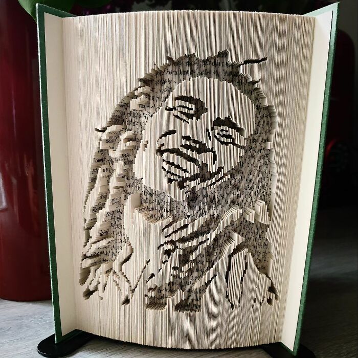 This Artist Upcycles Old Books Into Stunning Sculptures (45 Pics)