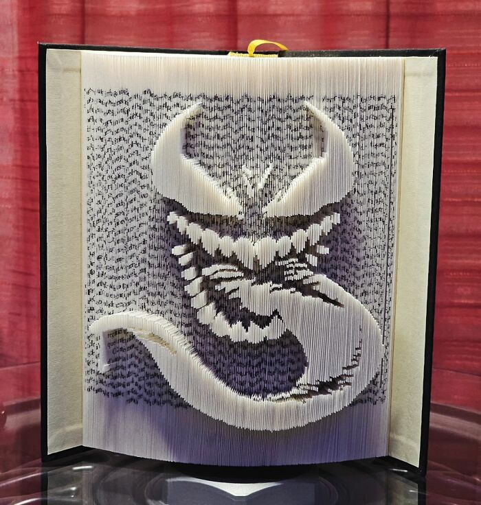 This Artist Upcycles Old Books Into Stunning Sculptures (45 Pics)