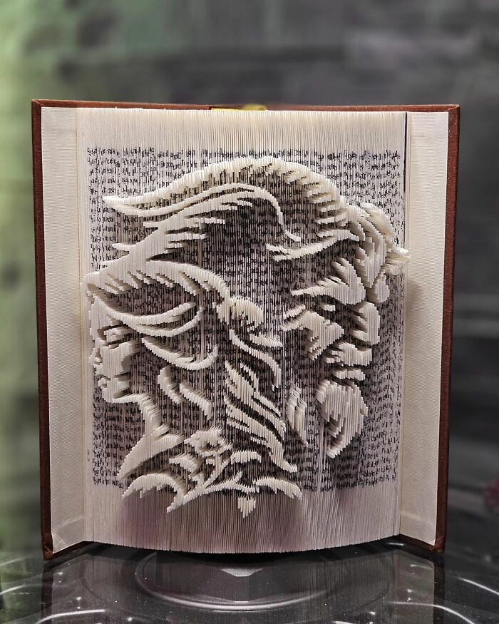 This Artist Upcycles Old Books Into Stunning Sculptures (45 Pics)