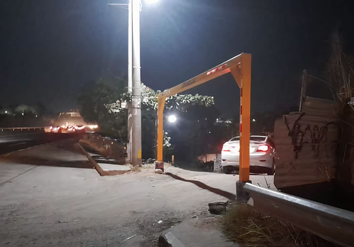 50 Pics That May Make You Never Want To Live Near Others Again (New Pics) 50 Pics That May Make You Never Want To Live Near Others Again (New Pics)