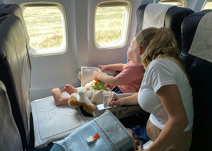 “I Should Be Ashamed”: Mom Berated For Taking Flight Attendant’s Offer Of An Upgraded Seat “I Should Be Ashamed”: Mom Berated For Taking Flight Attendant’s Offer Of An Upgraded Seat