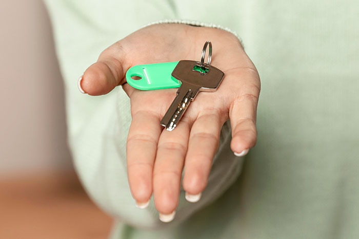 Showed Up, Noped Out: 40 First-Day Quitters Spill The Tea On What Happened Showed Up, Noped Out: 40 First-Day Quitters Spill The Tea On What Happened