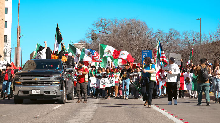 I Photographed A Protest At Dallas City Hall Over Immigration Reform, And Here’s What I Saw (31 Pics) I Photographed A Protest At Dallas City Hall Over Immigration Reform, And Here’s What I Saw (31 Pics)