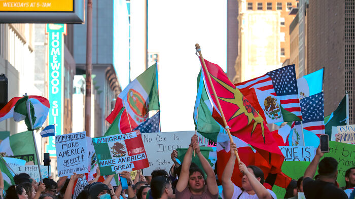 I Photographed A Protest At Dallas City Hall Over Immigration Reform, And Here’s What I Saw (31 Pics) I Photographed A Protest At Dallas City Hall Over Immigration Reform, And Here’s What I Saw (31 Pics)