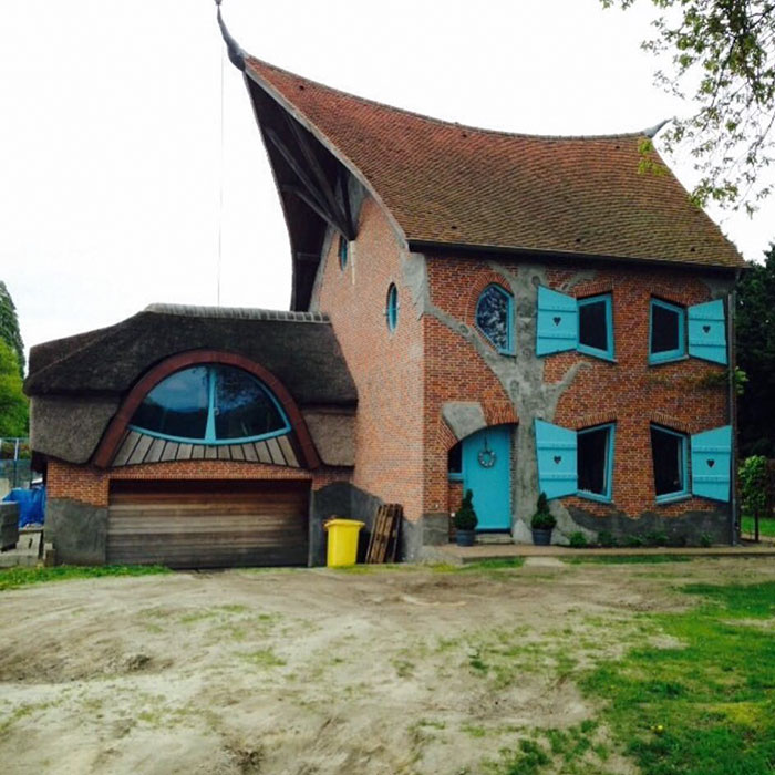 50 Hilariously Bad Houses, As Spotted By This Belgian Guy (Best Of All Time) 50 Hilariously Bad Houses, As Spotted By This Belgian Guy (Best Of All Time)