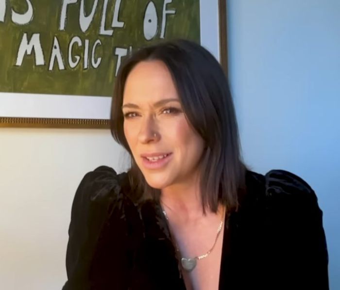 “Gross”: Jennifer Love Hewitt Breaks Silence On “Grown Men” Joking About Her Breasts At 16 “Gross”: Jennifer Love Hewitt Breaks Silence On “Grown Men” Joking About Her Breasts At 16