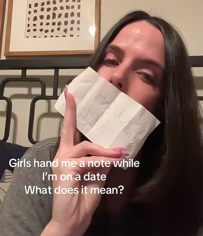 “It Was A Warning”: Woman Receives Disturbing Note From A Stranger While On A Date “It Was A Warning”: Woman Receives Disturbing Note From A Stranger While On A Date