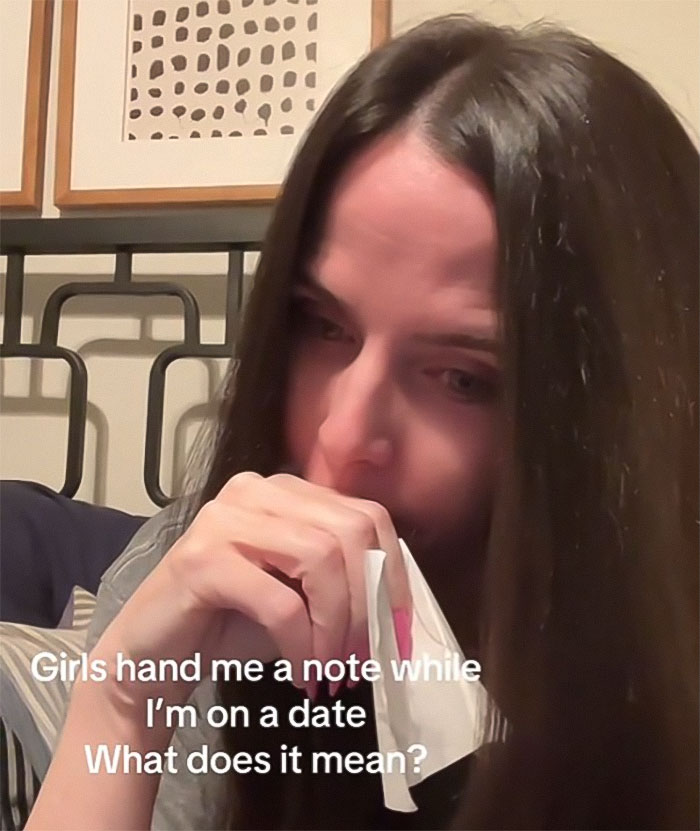 “It Was A Warning”: Woman Receives Disturbing Note From A Stranger While On A Date “It Was A Warning”: Woman Receives Disturbing Note From A Stranger While On A Date