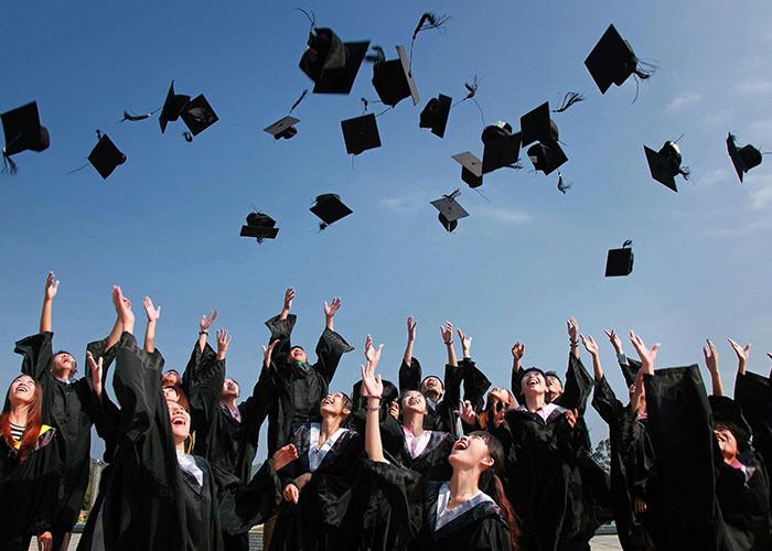 40 Cringey Behaviors That Scream “I Peaked In High School” 40 Cringey Behaviors That Scream “I Peaked In High School”