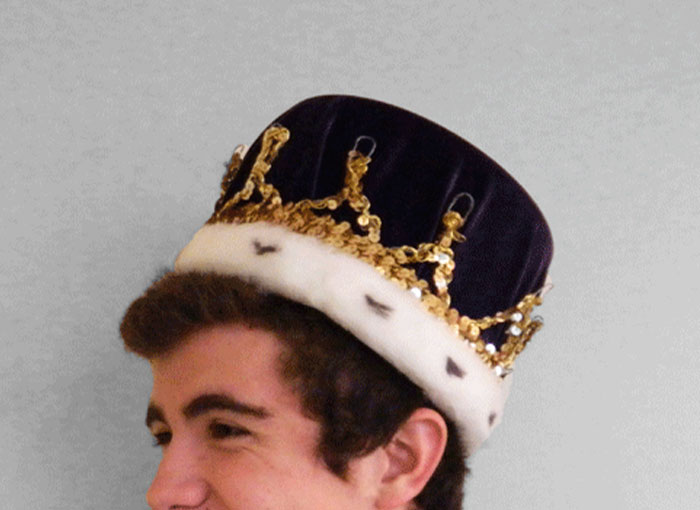 40 Cringey Behaviors That Scream “I Peaked In High School” 40 Cringey Behaviors That Scream “I Peaked In High School”