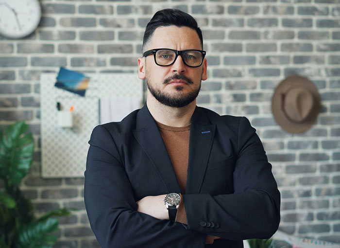 40 Cringey Behaviors That Scream “I Peaked In High School” 40 Cringey Behaviors That Scream “I Peaked In High School”