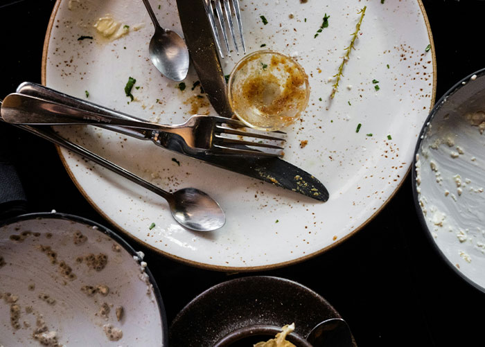 “I Waited For Them To Come By”: Man Gets Abandoned By Staff In A Restaurant, Dines And Dashes