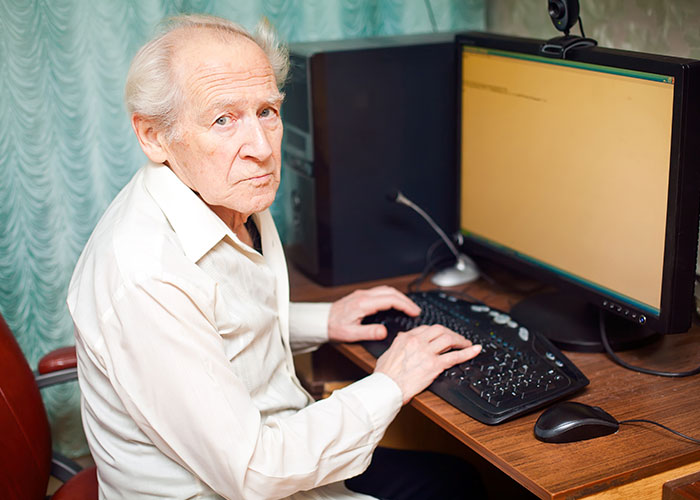30 Examples Of “Teaching Your Grandparents To Use The Internet” From Previous Generations 30 Examples Of “Teaching Your Grandparents To Use The Internet” From Previous Generations