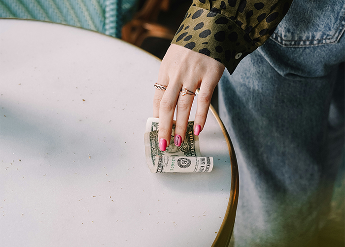 Manager Chases Customer Who Left A 10% Tip To Scold Her That It’s Not Enough Manager Chases Customer Who Left A 10% Tip To Scold Her That It’s Not Enough