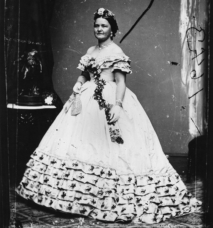 Netizens Compare Past First Ladies’ Inauguration Outfits After Melania’s Dress Goes Viral Netizens Compare Past First Ladies’ Inauguration Outfits After Melania’s Dress Goes Viral