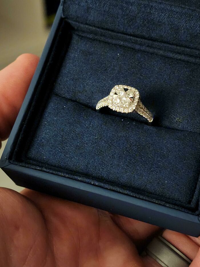 50 People Who Proved Their Love With Wholesome And Funny Anniversaries (New Pics) 50 People Who Proved Their Love With Wholesome And Funny Anniversaries (New Pics)