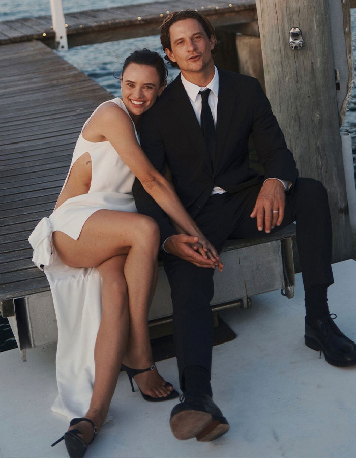 “Not Classy”: Australian Bride’s Wedding Dress Gets Torn Apart By Online Fashion Lovers “Not Classy”: Australian Bride’s Wedding Dress Gets Torn Apart By Online Fashion Lovers