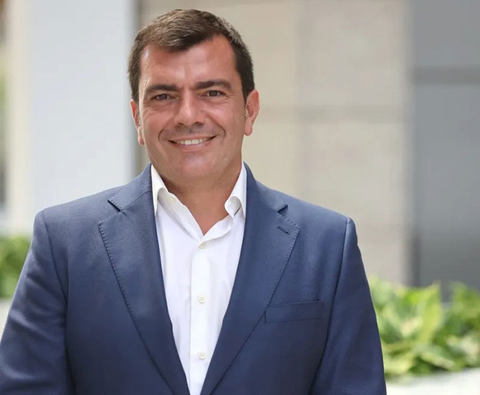 New York Helicopter Crash Victims Identified As Tech Boss, His Wife, And Their Three Children New York Helicopter Crash Victims Identified As Tech Boss, His Wife, And Their Three Children