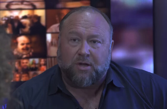 27 Times Someone’s Work Outfit Was So Inappropriate, They Were Asked To Change 27 Times Someone’s Work Outfit Was So Inappropriate, They Were Asked To Change