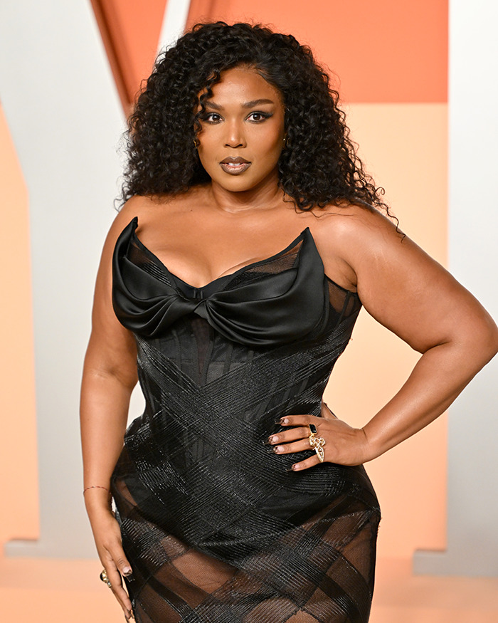 “Poisoned The Brains Of Millions”: Lizzo’s Weight Loss Journey Slammed By Personal Trainer “Poisoned The Brains Of Millions”: Lizzo’s Weight Loss Journey Slammed By Personal Trainer