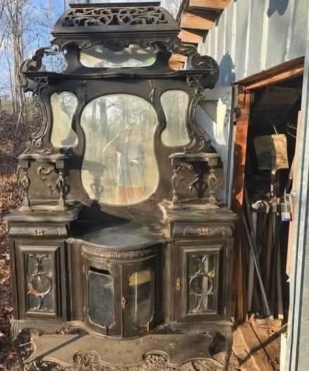 50 Haunted, Cursed, And Deeply Bizarre Things Found Secondhand (New Pics) 50 Haunted, Cursed, And Deeply Bizarre Things Found Secondhand (New Pics)