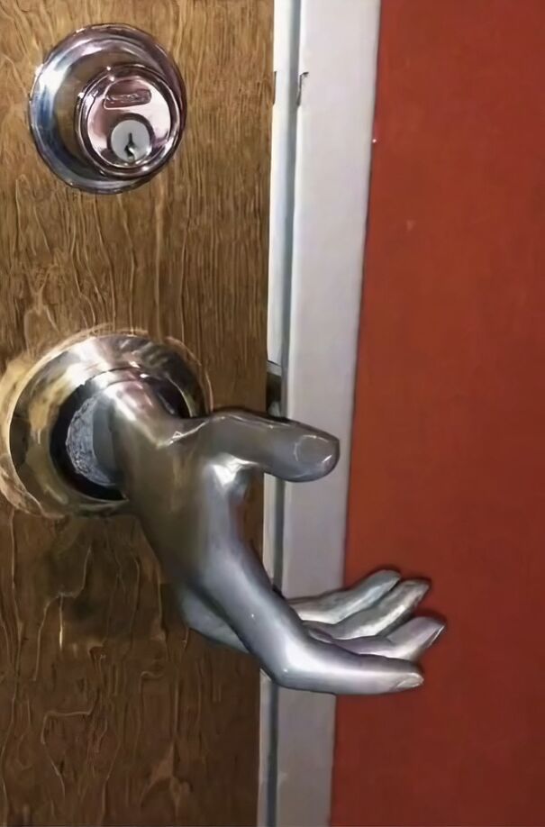 50 Haunted, Cursed, And Deeply Bizarre Things Found Secondhand (New Pics) 50 Haunted, Cursed, And Deeply Bizarre Things Found Secondhand (New Pics)