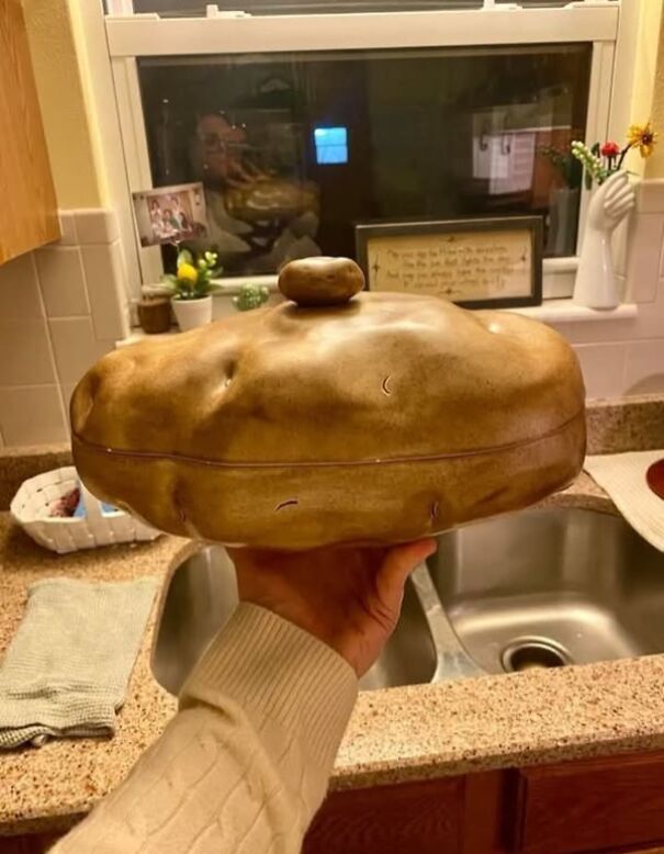 50 Haunted, Cursed, And Deeply Bizarre Things Found Secondhand (New Pics) 50 Haunted, Cursed, And Deeply Bizarre Things Found Secondhand (New Pics)