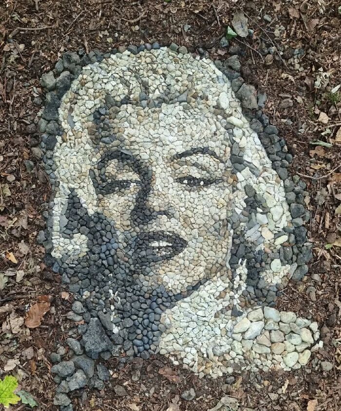 British Artist Justin Bateman Creates Intricate Art Using Pebbles (40 New Pics) British Artist Justin Bateman Creates Intricate Art Using Pebbles (40 New Pics)