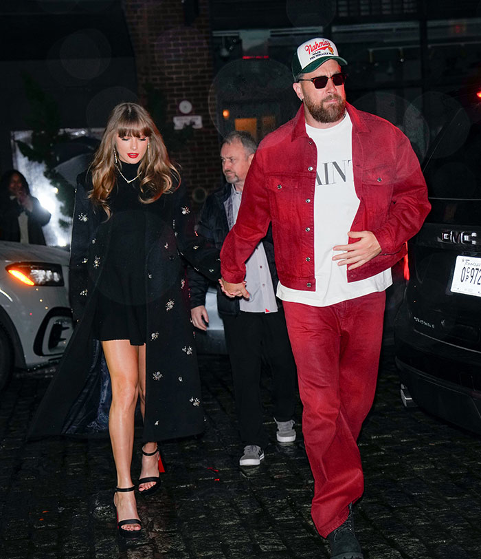“When You Fire Your Stylist”: Taylor Swift’s New Look Brutally Roasted On Date With Travis Kelce “When You Fire Your Stylist”: Taylor Swift’s New Look Brutally Roasted On Date With Travis Kelce