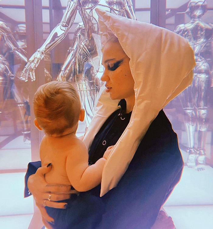 &ldquo;I Hope She Takes Him To Court&rdquo;: Internet Reacts To Grimes&rsquo; Latest Posts About Elon Musk