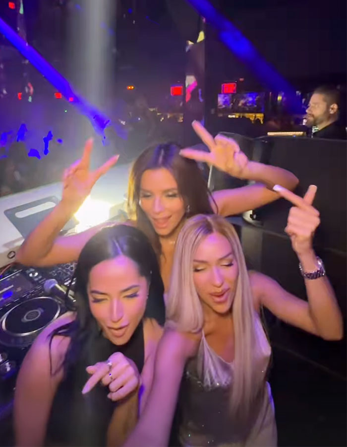 “You Beat A Kardashian Any Day”: Eva Longoria’s 50th Birthday Photos Spark Divided Reactions “You Beat A Kardashian Any Day”: Eva Longoria’s 50th Birthday Photos Spark Divided Reactions