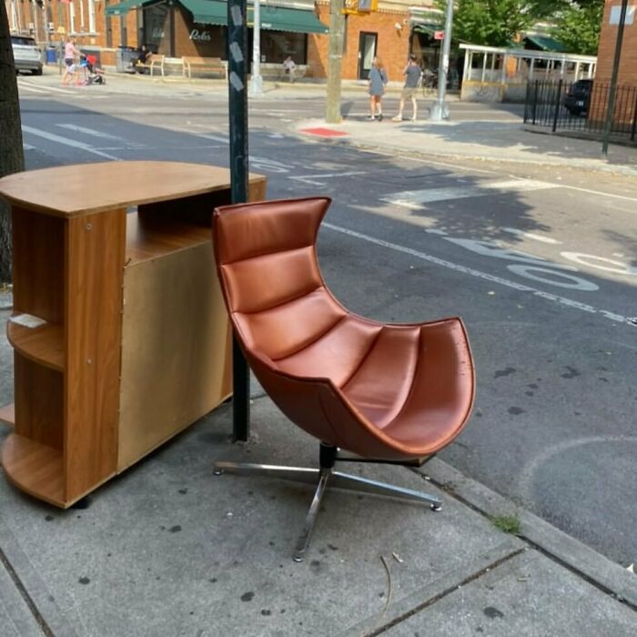 One Man’s Trash, Another’s Jackpot: 35 Wild Stooping Discoveries In New York (New Pics) One Man’s Trash, Another’s Jackpot: 35 Wild Stooping Discoveries In New York (New Pics)