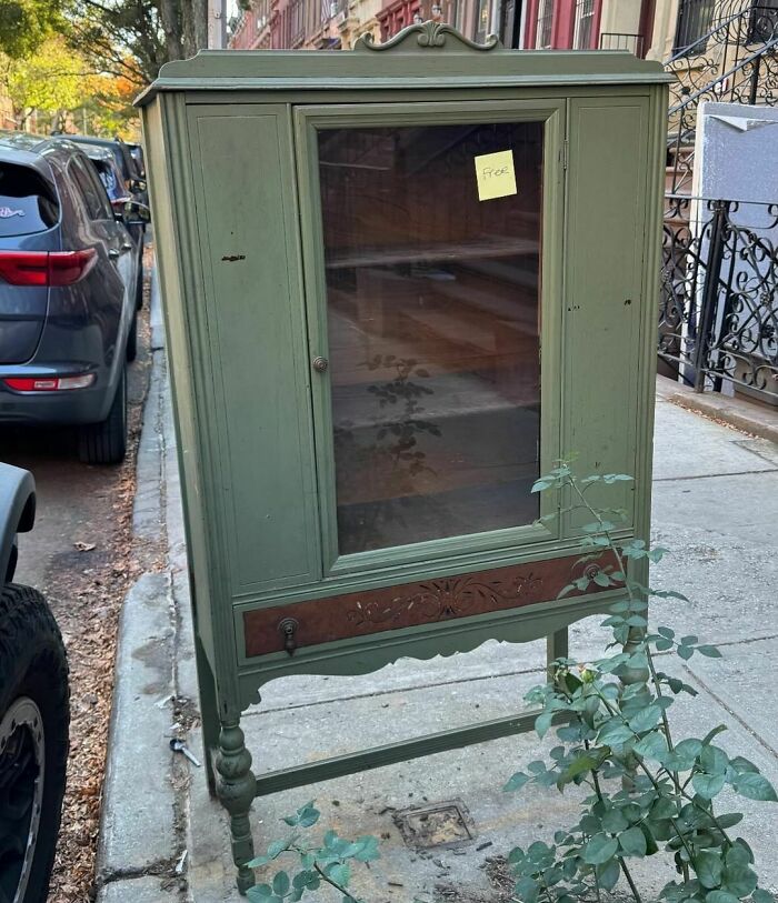 One Man’s Trash, Another’s Jackpot: 35 Wild Stooping Discoveries In New York (New Pics) One Man’s Trash, Another’s Jackpot: 35 Wild Stooping Discoveries In New York (New Pics)