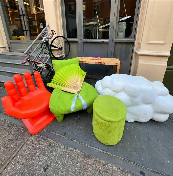 One Man’s Trash, Another’s Jackpot: 35 Wild Stooping Discoveries In New York (New Pics) One Man’s Trash, Another’s Jackpot: 35 Wild Stooping Discoveries In New York (New Pics)