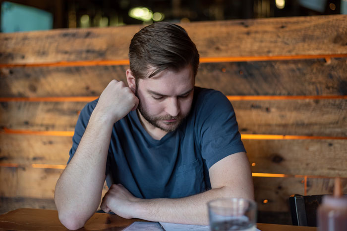 Dad Of Two Asks, &ldquo;Am I The [Jerk] For Leaving My Date At The Bar After She Insulted My Kids?&rdquo;